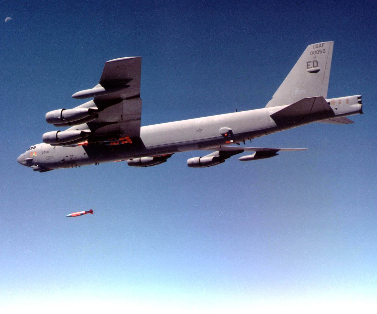 Low-Level Flyers? How Air Force B-52 Bombers Can Skim The Earth | The ...